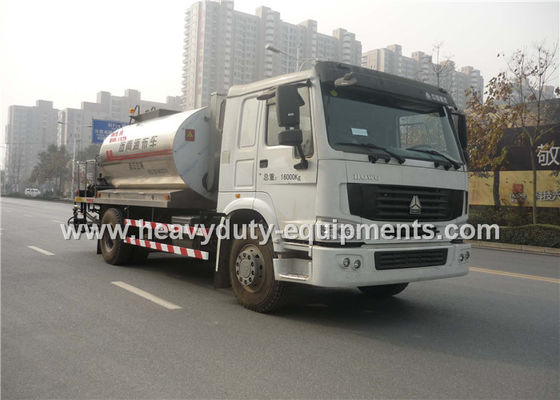 ประเทศจีน Truck Mounted Type Liquid Asphalt Tanker With Pump Output 5 Ton / H ผู้ผลิต