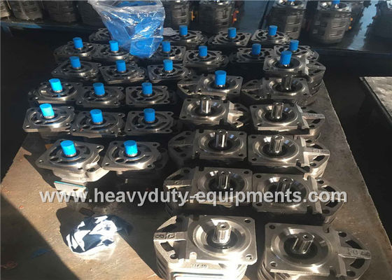 ประเทศจีน Hydraulic triple gear pump 1010000135 for Zoomlion crane with warranty ผู้ผลิต